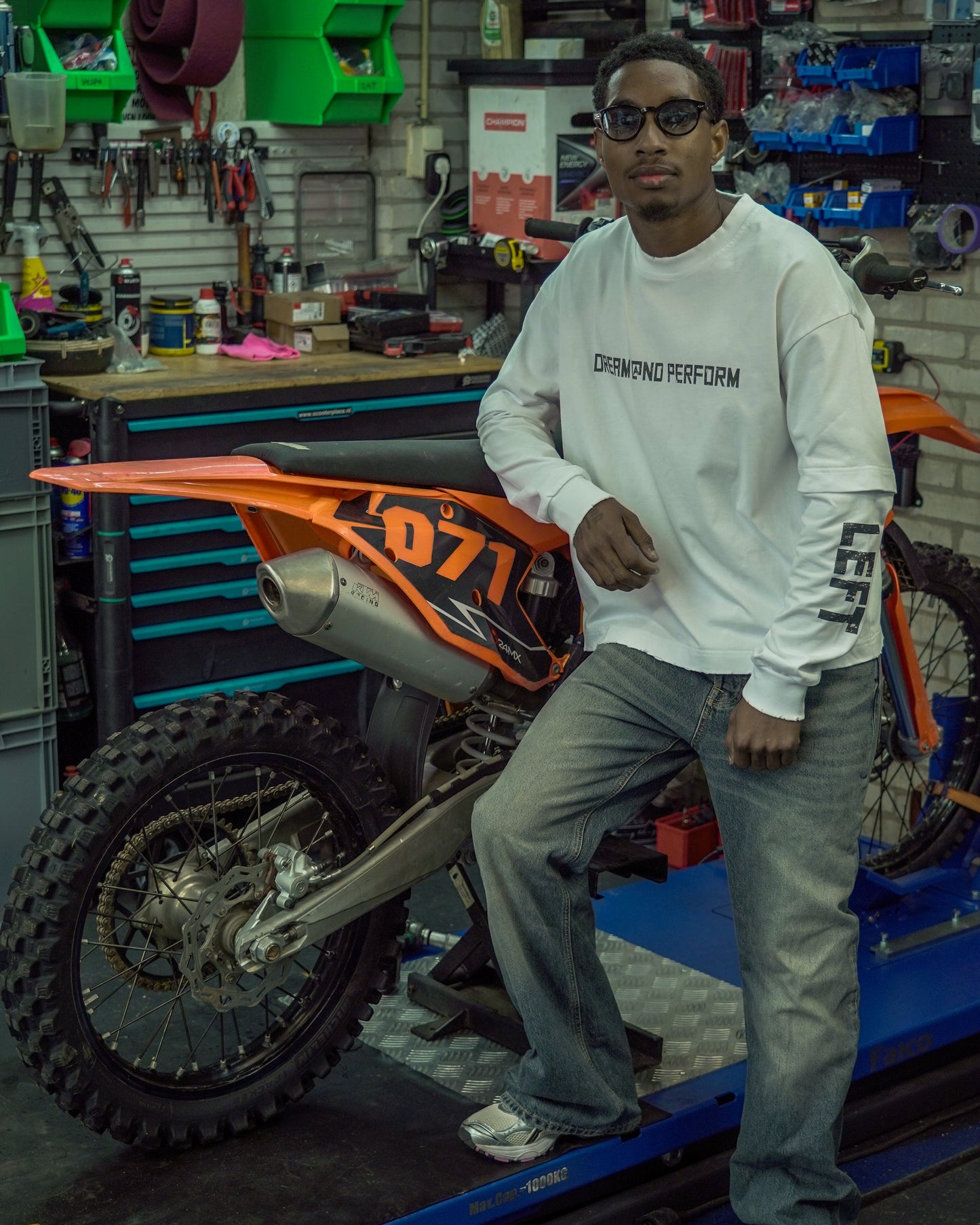 WHITE DETACHABLE LONGSLEEVE
